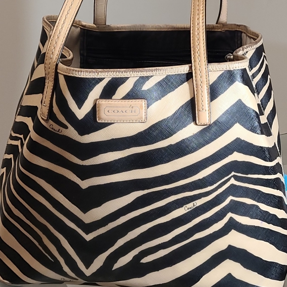 Coach Blk/Cream Totebag